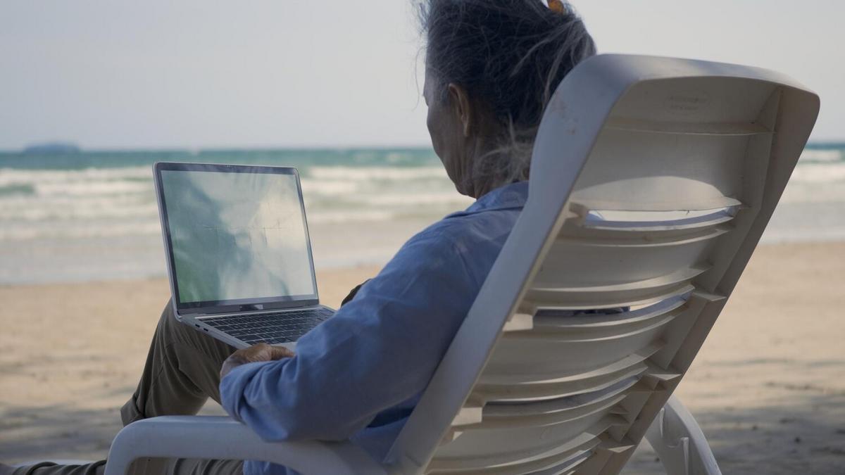 Balancing Work and Travel: Tips for Digital Nomads